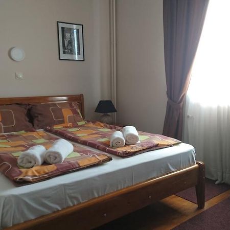 Hostel Bimbo Skopje Exteriör bild