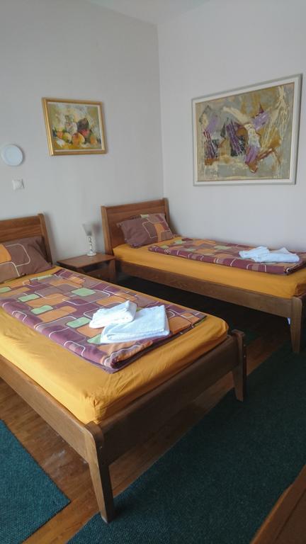 Hostel Bimbo Skopje Exteriör bild