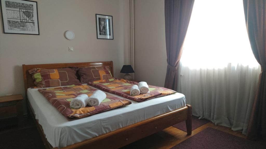 Hostel Bimbo Skopje Exteriör bild