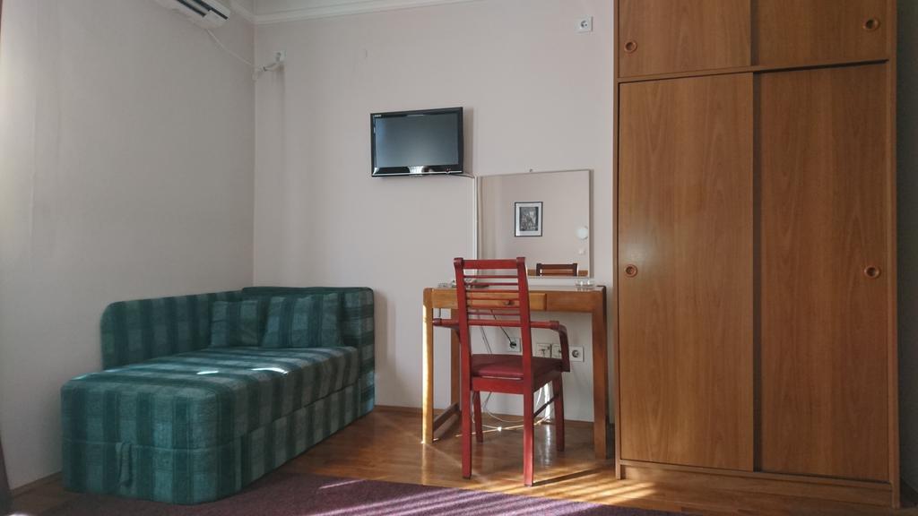 Hostel Bimbo Skopje Exteriör bild