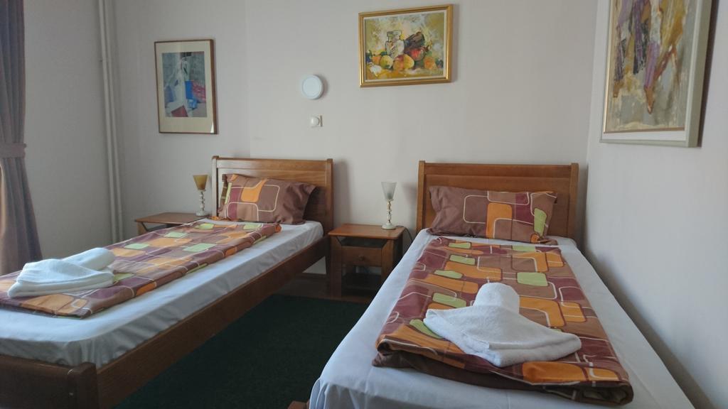 Hostel Bimbo Skopje Exteriör bild