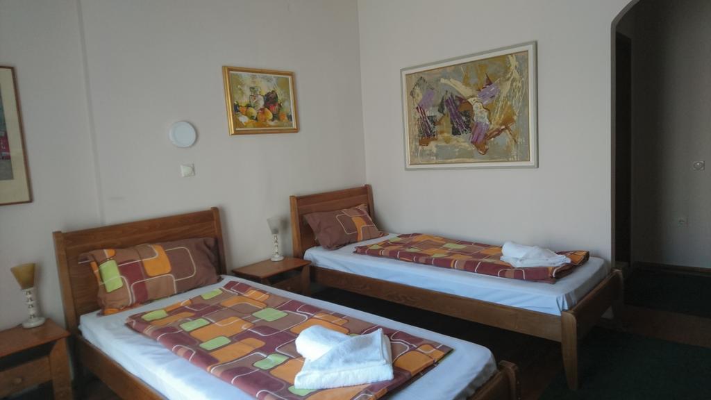 Hostel Bimbo Skopje Exteriör bild