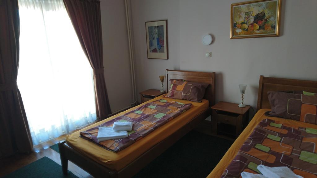 Hostel Bimbo Skopje Exteriör bild