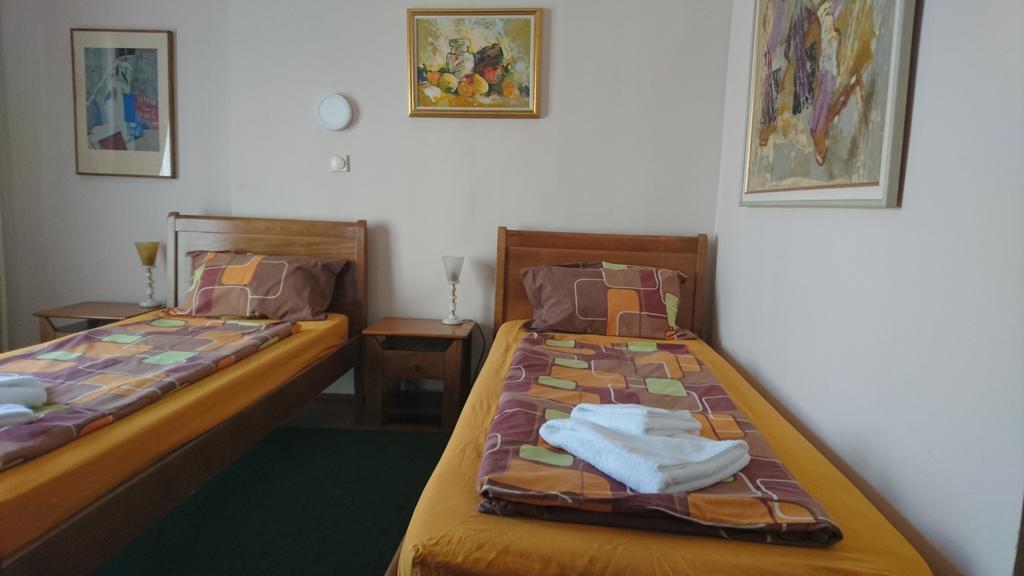 Hostel Bimbo Skopje Exteriör bild