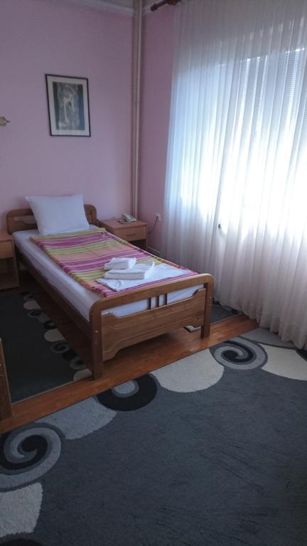 Hostel Bimbo Skopje Exteriör bild