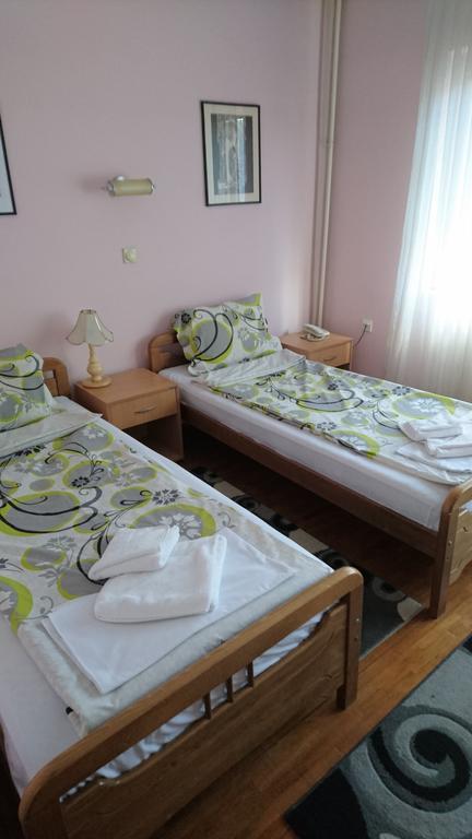 Hostel Bimbo Skopje Exteriör bild