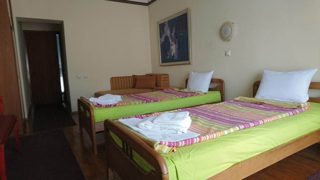Hostel Bimbo Skopje Exteriör bild