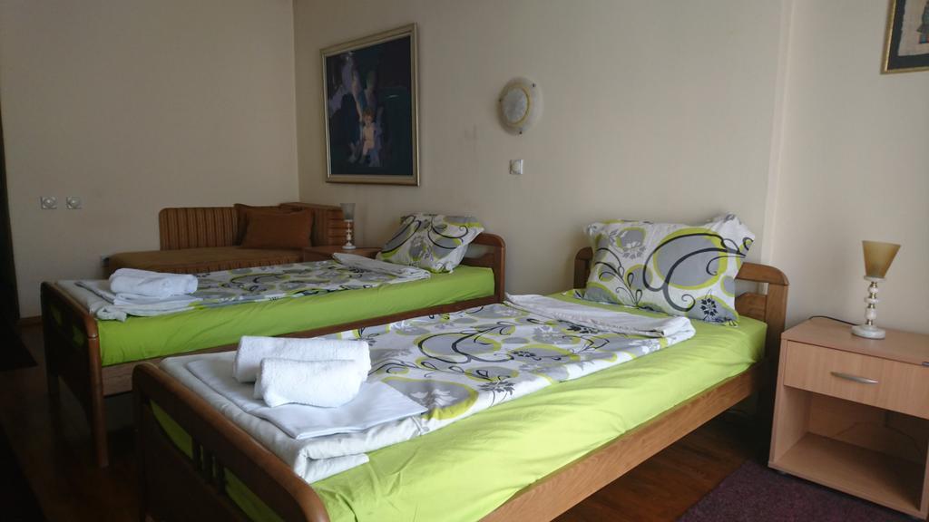Hostel Bimbo Skopje Exteriör bild