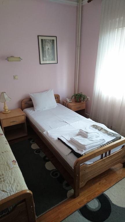 Hostel Bimbo Skopje Exteriör bild
